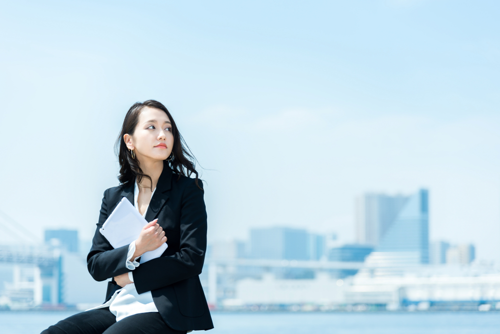 ドラマ『監察医 朝顔』。主人公、万木朝顔は夫婦別姓？　別姓が法律で認められないことは女性活躍の壁にならないか？