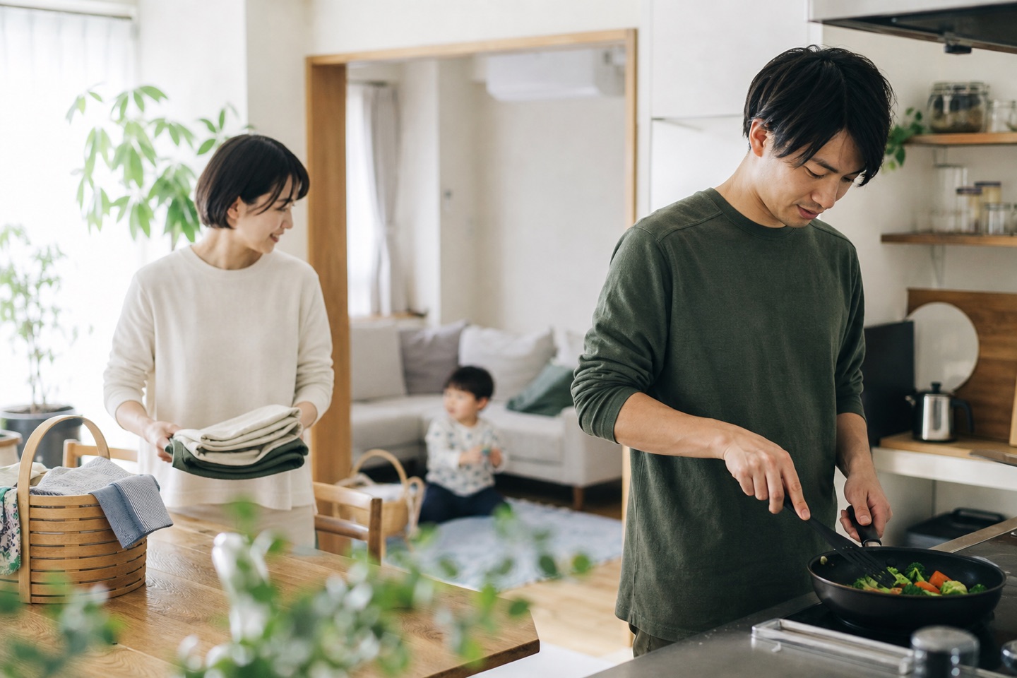 料理と洗濯と子育てを自然に分担する家族